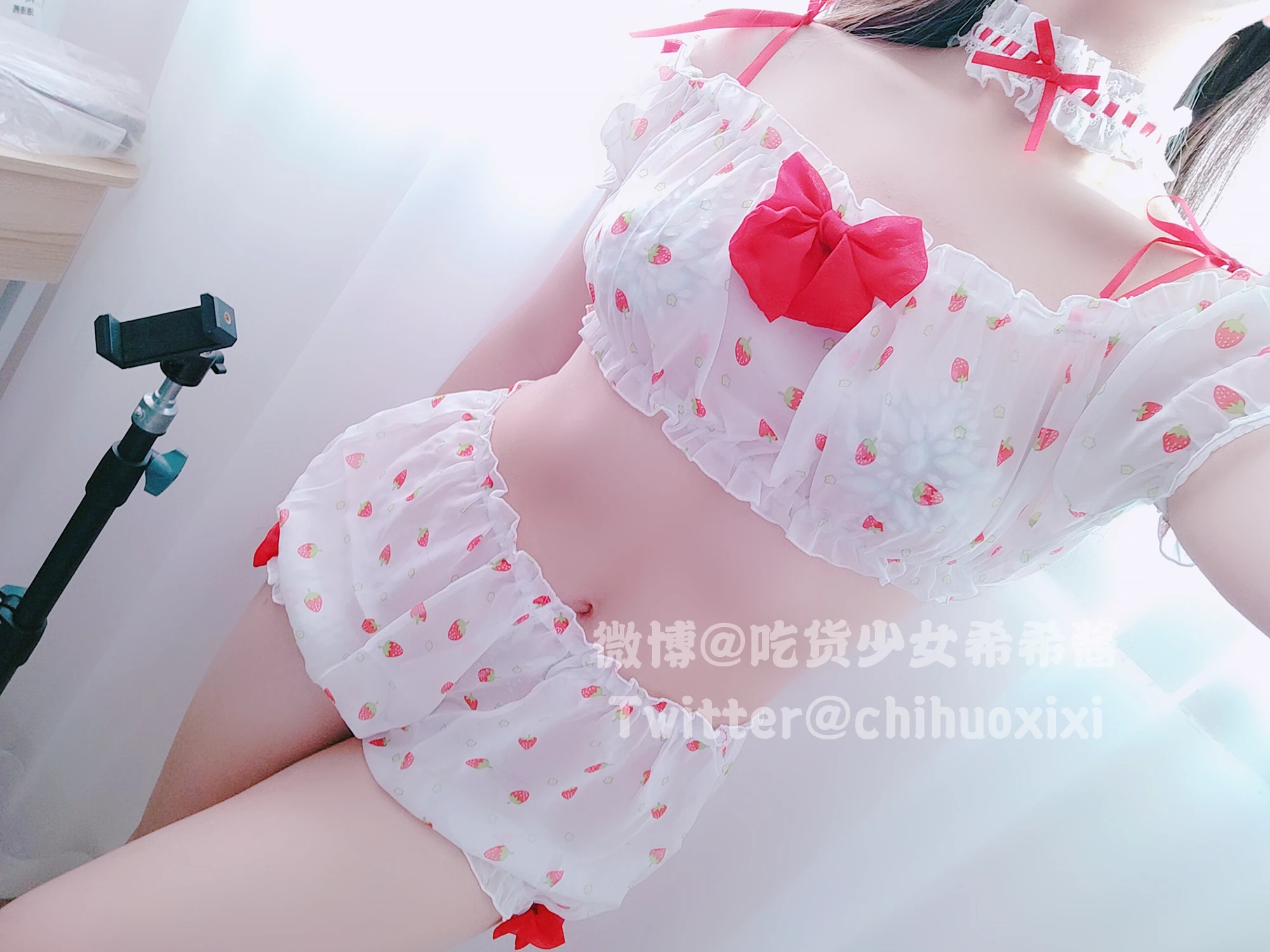 【吃货少女希希酱】白虎萝莉福利姬 尺度视图作品大合集 白丝,黑丝,女仆,蛋糕裙,